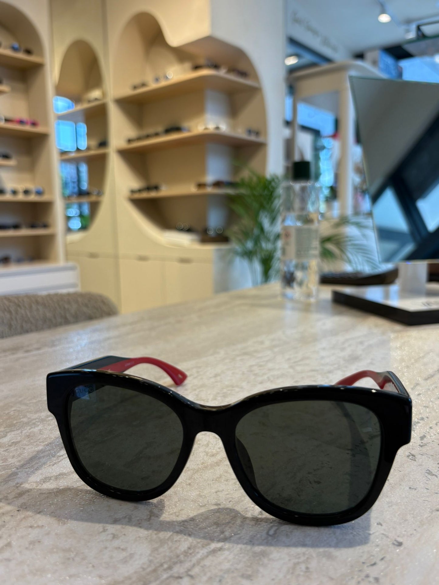 GUCCI YENİ SEZON KIRMIZI SİYAH GÜNEŞ GÖZLÜĞÜ