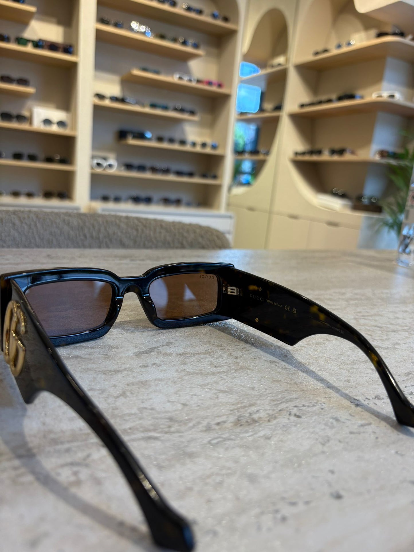 GUCCI GG1425S 002 – Siyah Altın Detaylı Yuvarlak Güneş Gözlüğü (53-21-145)