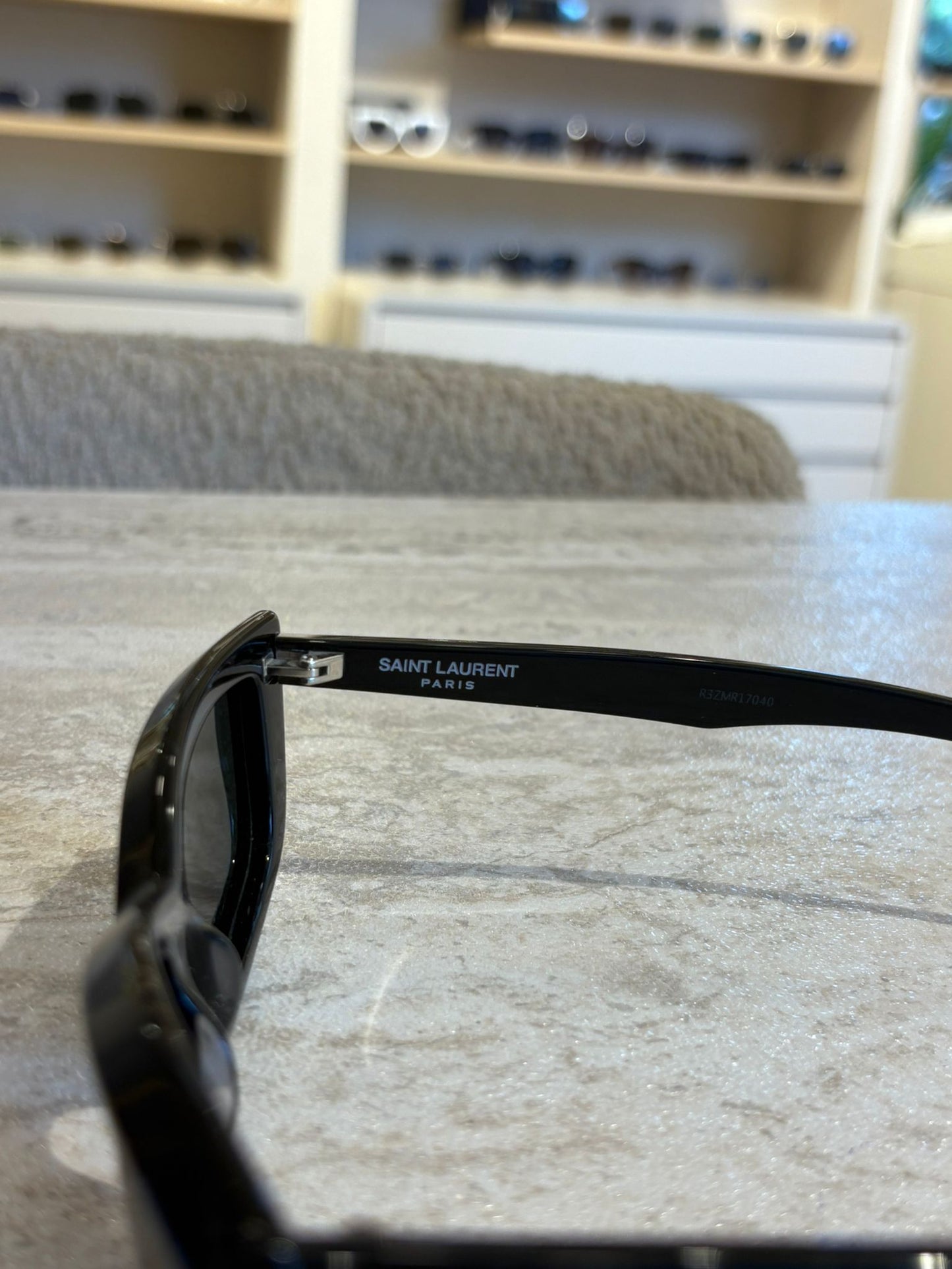 Saint Laurent SL658 001 – Mat Siyah Dikdörtgen Güneş Gözlüğü (54-17-145)