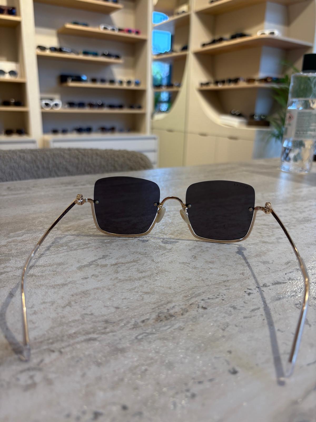 GUCCI GG1279S 001 – Çerçevesiz Kare Camlı Altın Güneş Gözlüğü (54-21-140)