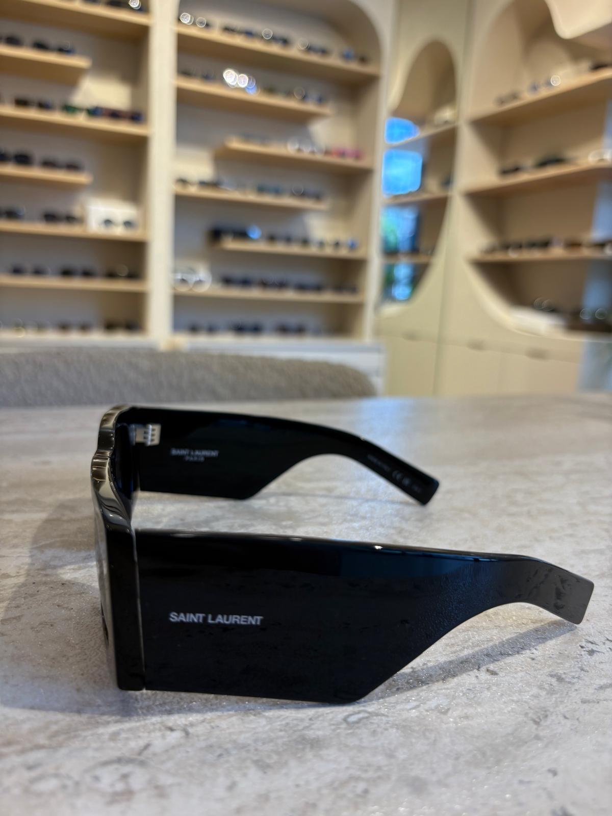 Saint Laurent SL654 001 – Mat Siyah Dikdörtgen Güneş Gözlüğü (52-18-135)