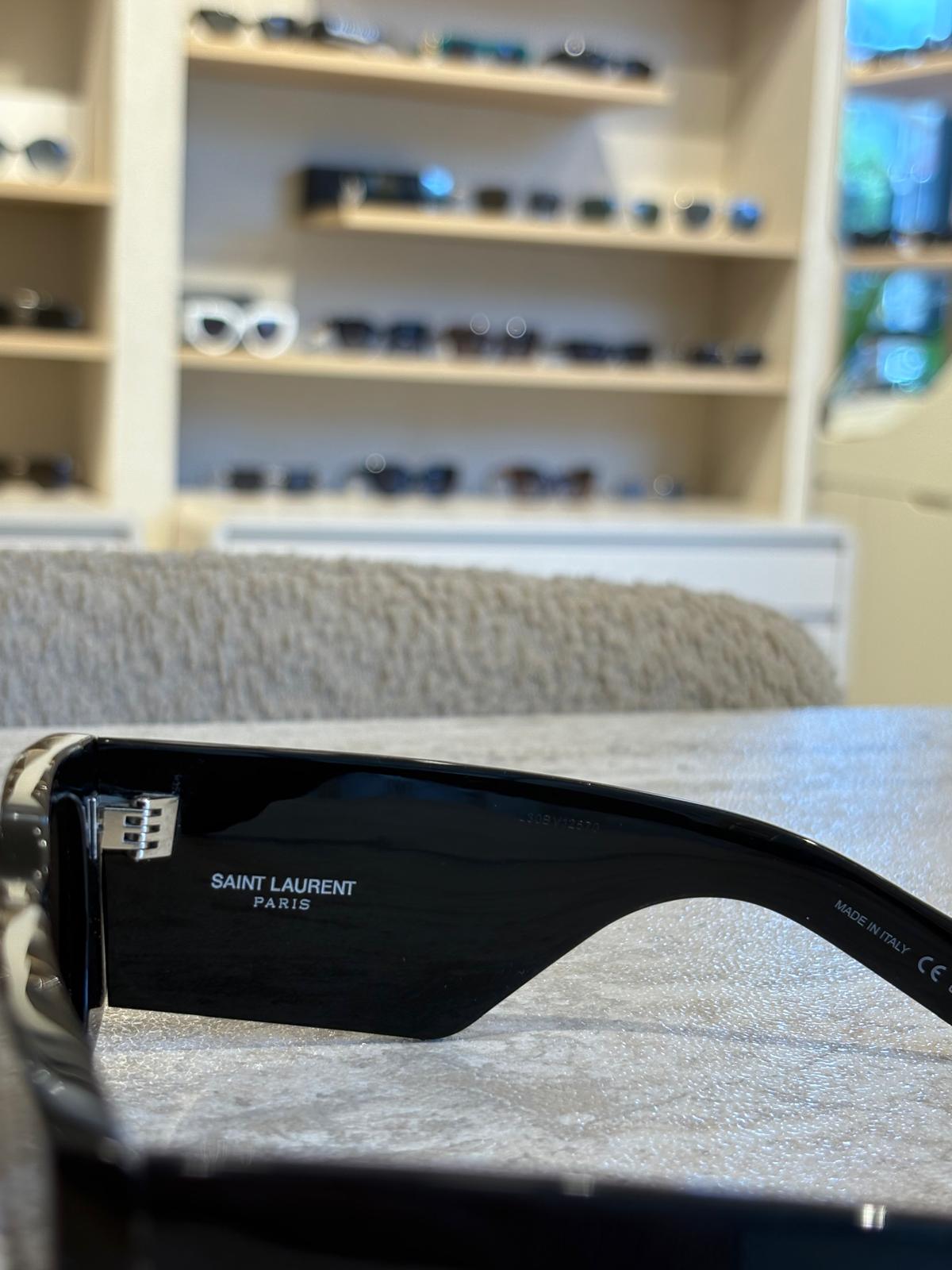 Saint Laurent SL654 001 – Mat Siyah Dikdörtgen Güneş Gözlüğü (52-18-135)