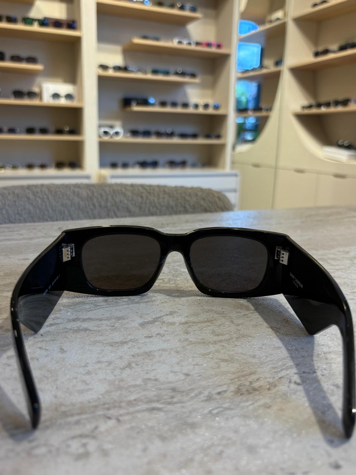 Saint Laurent SL654 001 – Mat Siyah Dikdörtgen Güneş Gözlüğü (52-18-135)