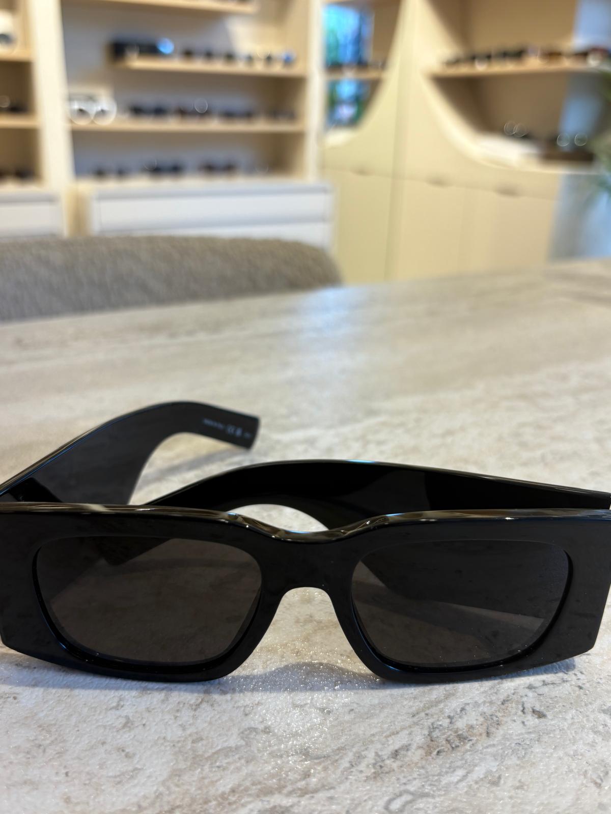 Saint Laurent SL654 001 – Mat Siyah Dikdörtgen Güneş Gözlüğü (52-18-135)