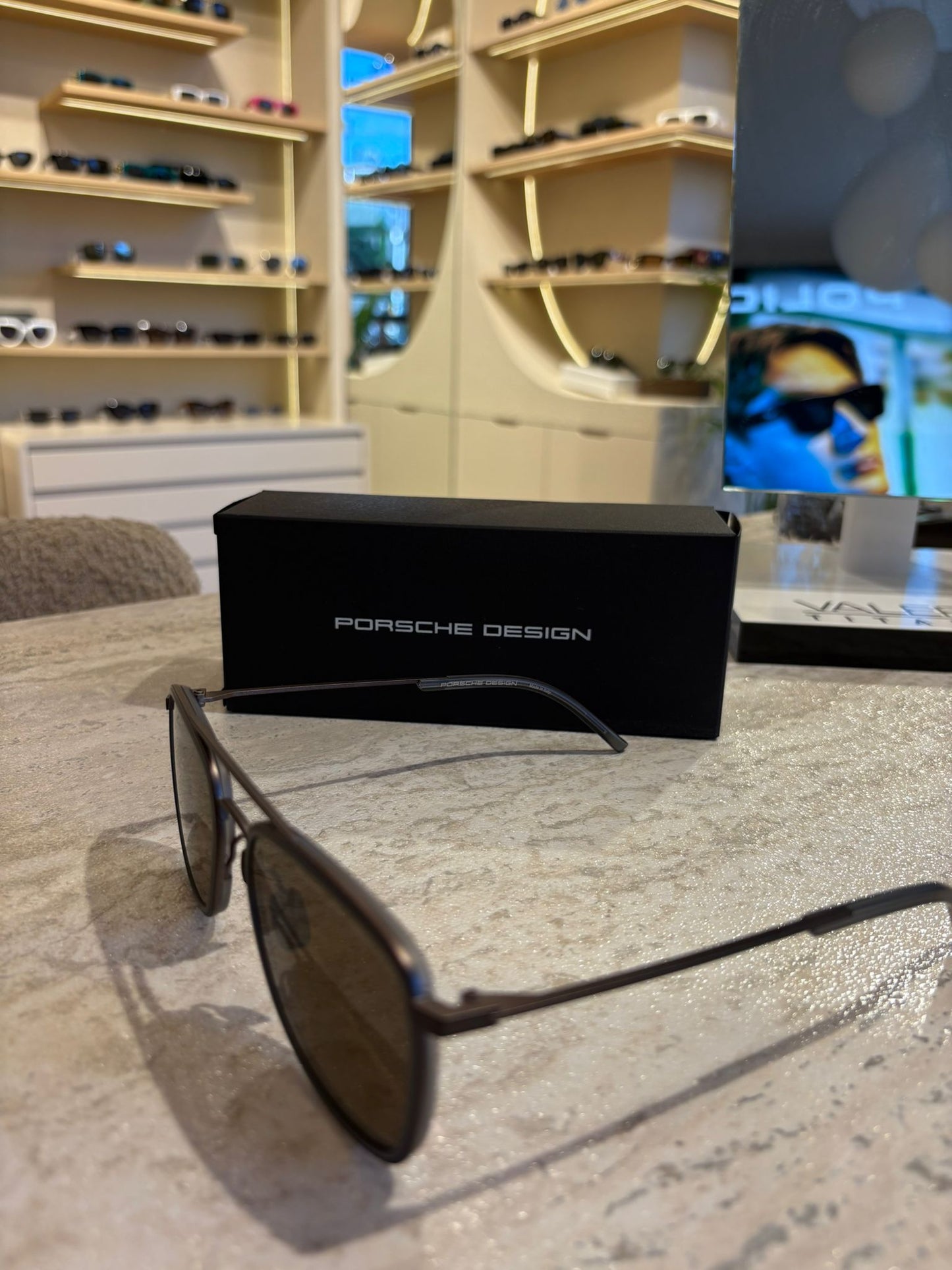 Porsche Design P8692 C Güneş Gözlüğü – Zarafet ve Gücün Buluşması