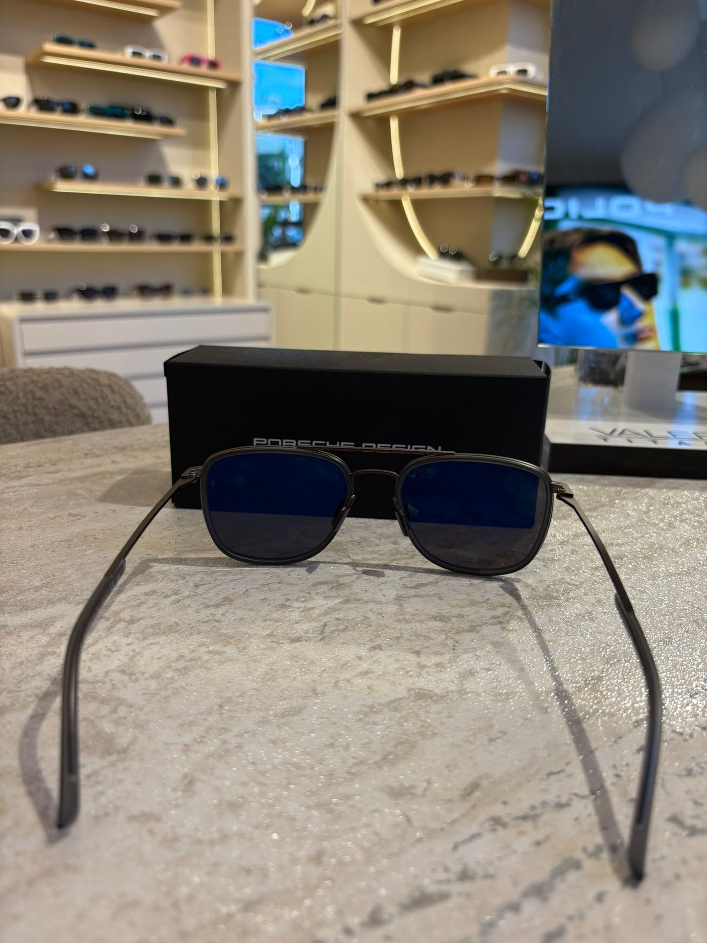 Porsche Design P8692 C Güneş Gözlüğü – Zarafet ve Gücün Buluşması