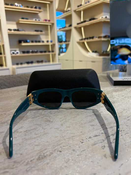 Balenciaga BB0095 005 – Altın BB Logolu Lüks Retro Stil