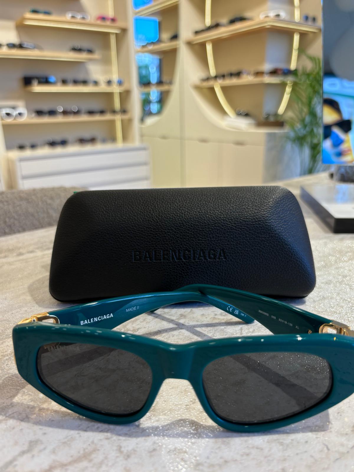 Balenciaga BB0095 005 – Altın BB Logolu Lüks Retro Stil