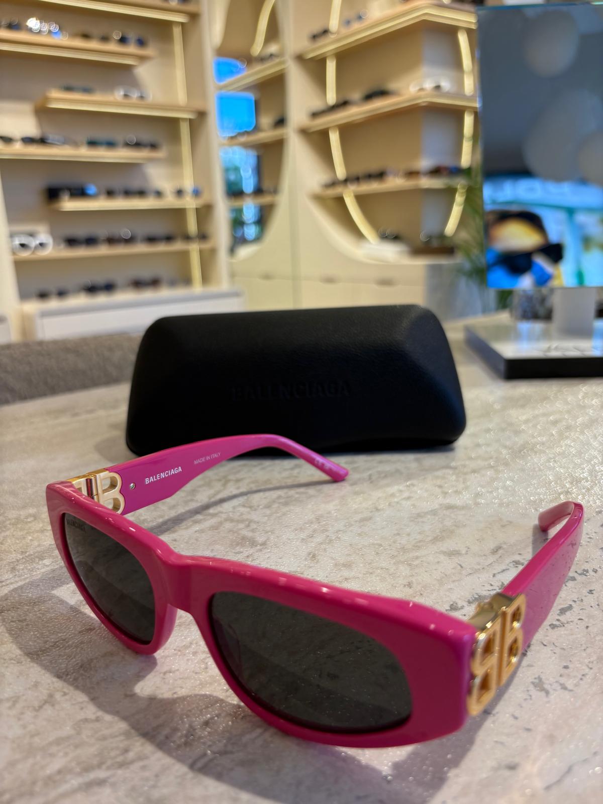 Balenciaga BB0095 S 006 – Cesur Pembe, Altın BB Detayla Buluşuyor