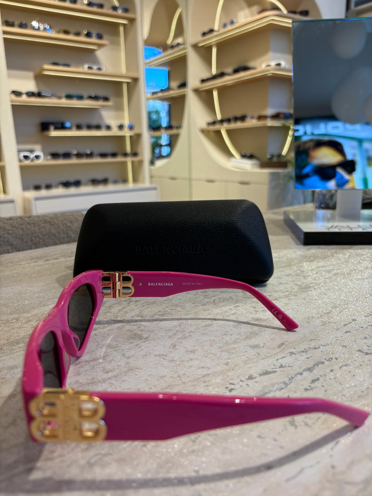 Balenciaga BB0095 S 006 – Cesur Pembe, Altın BB Detayla Buluşuyor