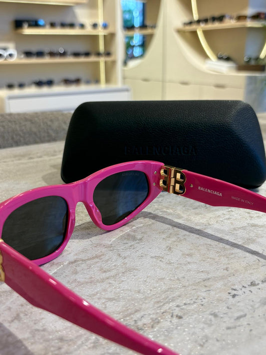 Balenciaga BB0095 S 006 – Cesur Pembe, Altın BB Detayla Buluşuyor