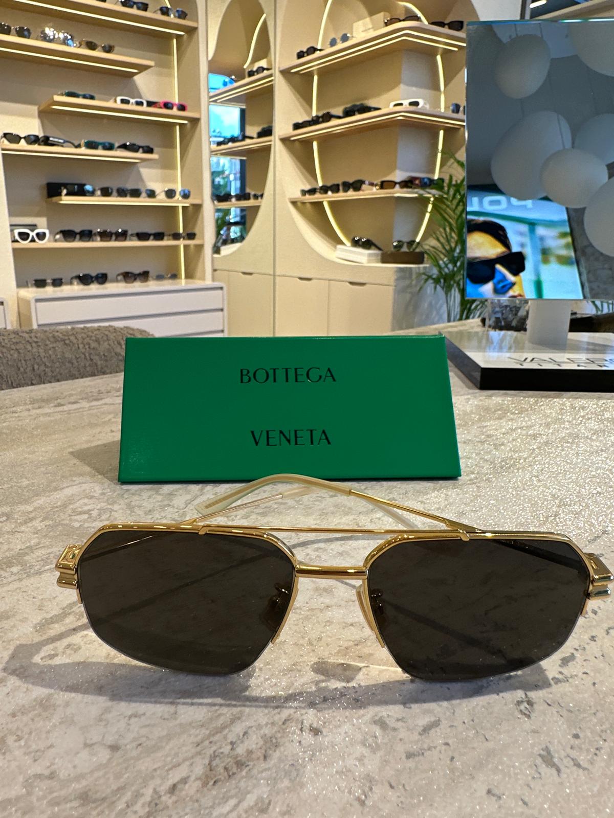 Bottega Veneta BV1127S 002 – Altın Çift Köprü ile Zamansız İtalyan Stil