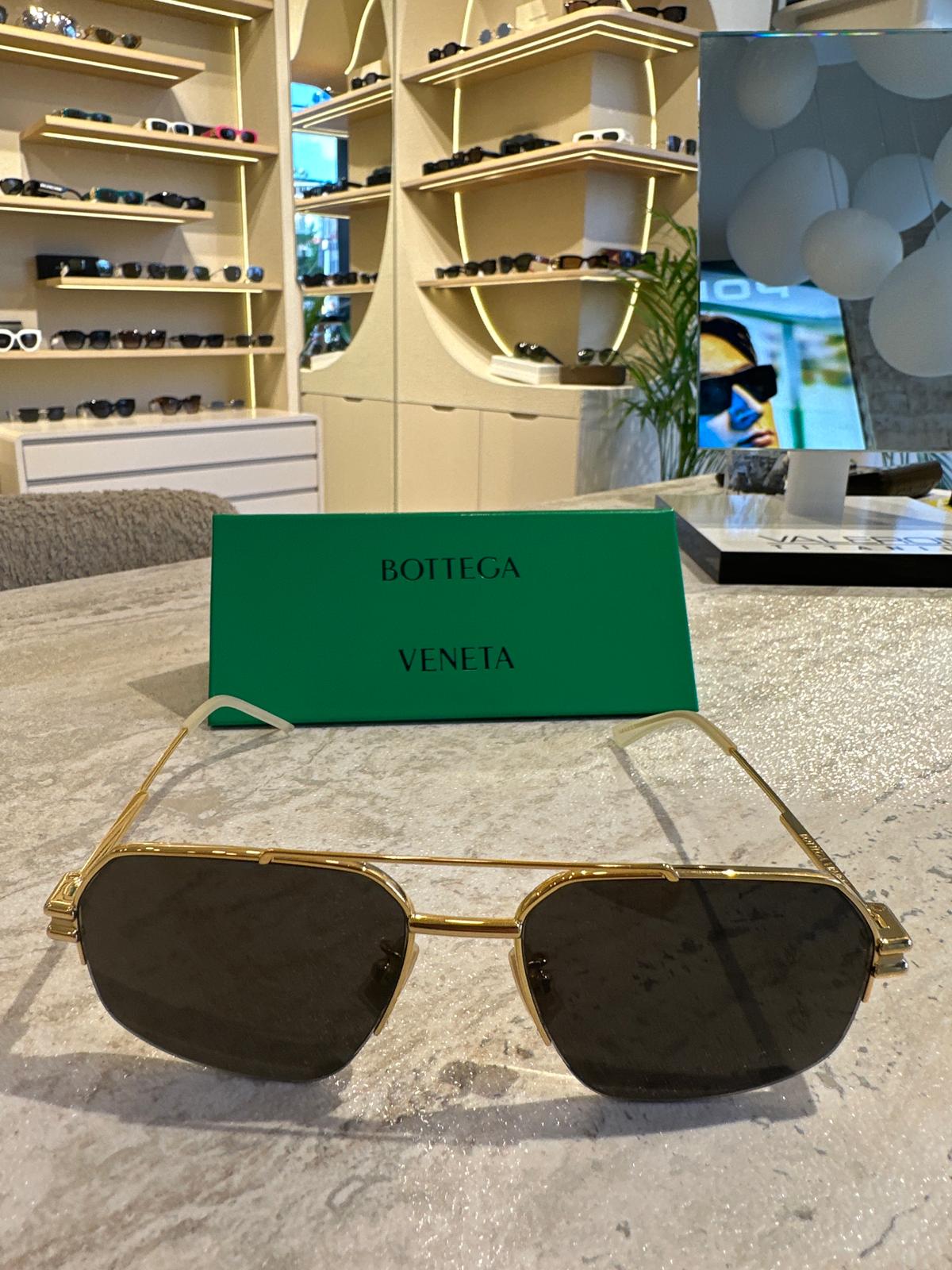 Bottega Veneta BV1127S 002 – Altın Çift Köprü ile Zamansız İtalyan Stil