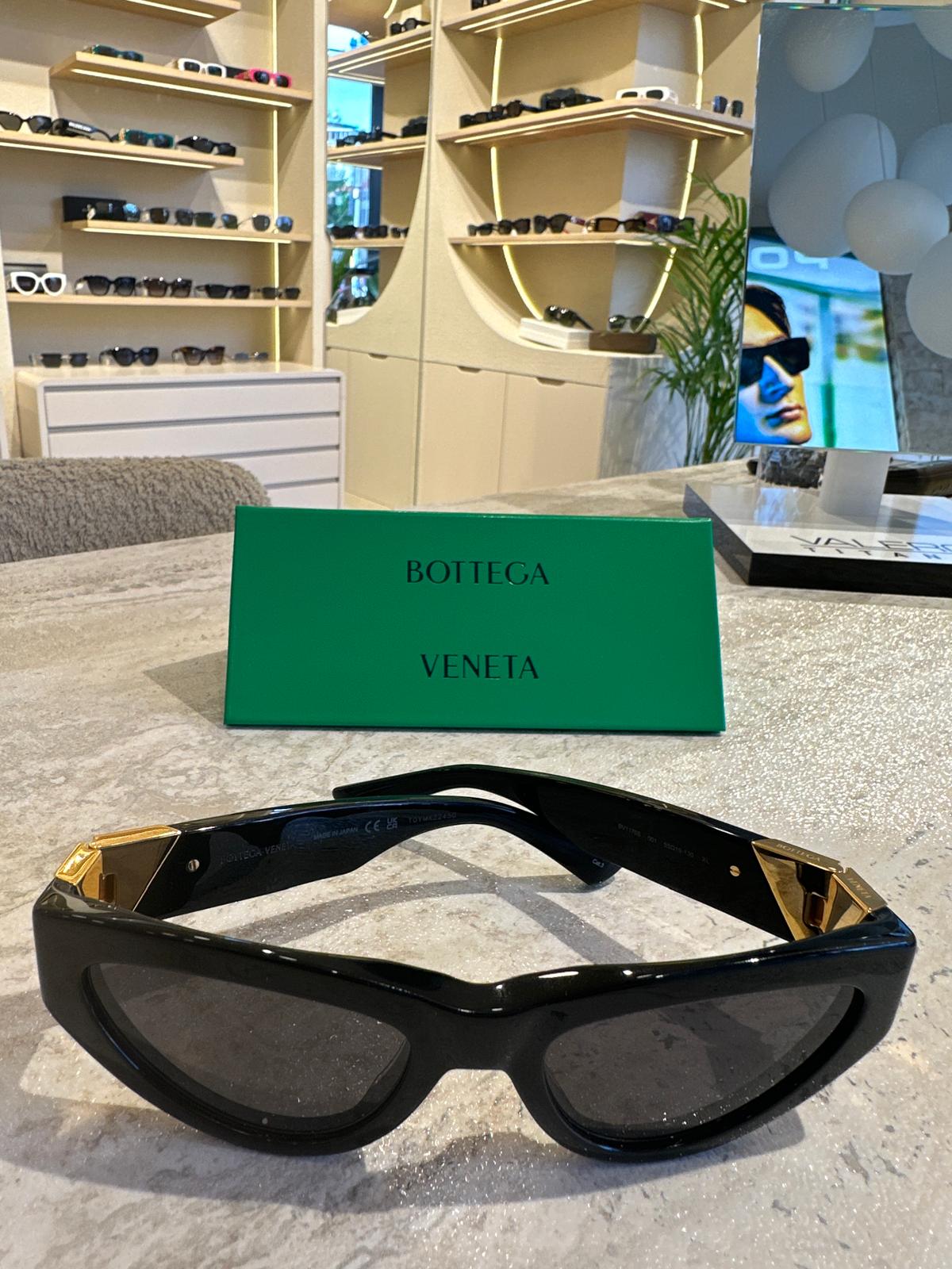 Bottega Veneta BV1176S 001 – Altın Üçgen Detaylı Ultra Şık Güneş Gözlüğü