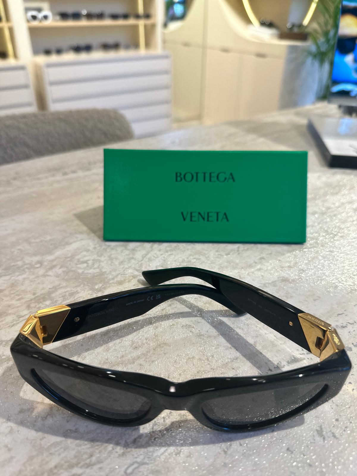 Bottega Veneta BV1176S 001 – Altın Üçgen Detaylı Ultra Şık Güneş Gözlüğü