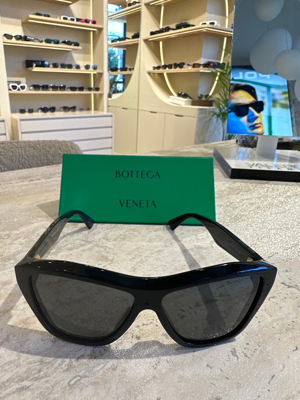 Bottega Veneta BV1092S 001 – Maksimum Koruma, İkonik Minimalizm