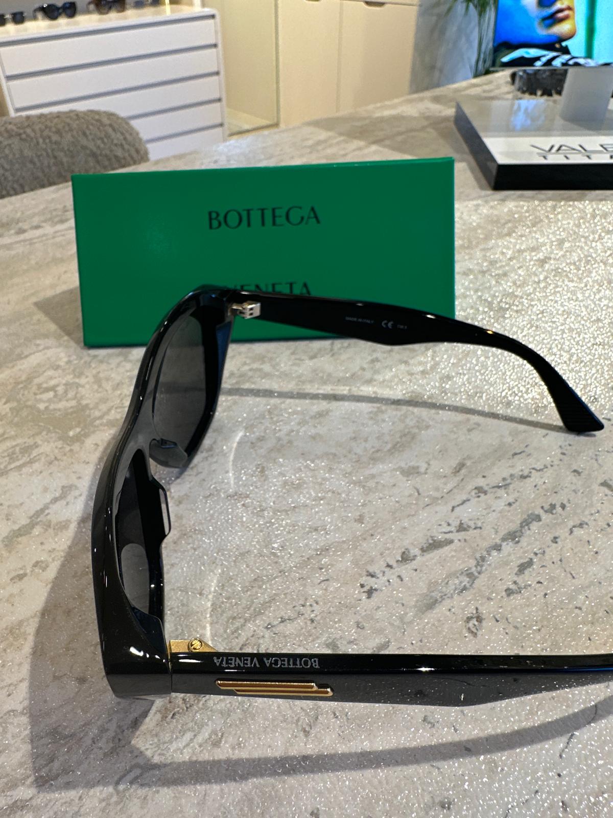 Bottega Veneta BV1092S 001 – Maksimum Koruma, İkonik Minimalizm