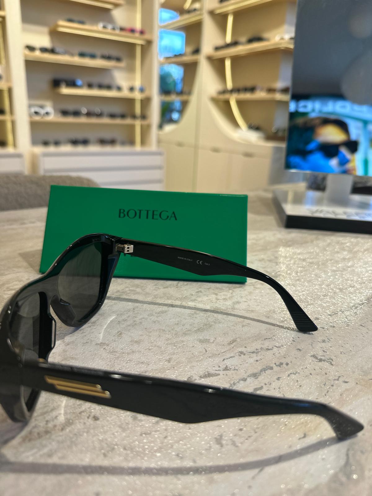 Bottega Veneta BV1092S 001 – Maksimum Koruma, İkonik Minimalizm