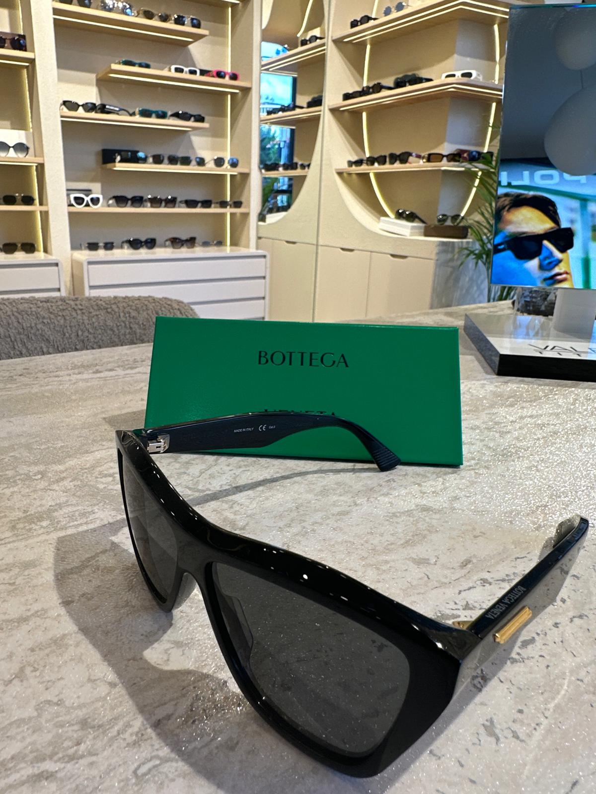 Bottega Veneta BV1092S 001 – Maksimum Koruma, İkonik Minimalizm