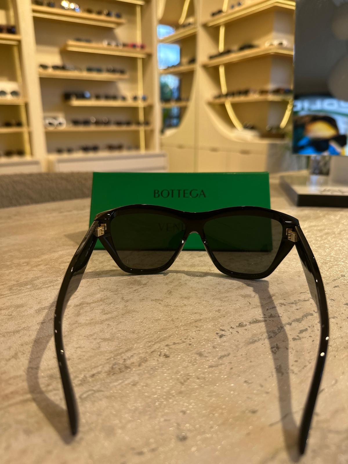 Bottega Veneta BV1092S 001 – Maksimum Koruma, İkonik Minimalizm