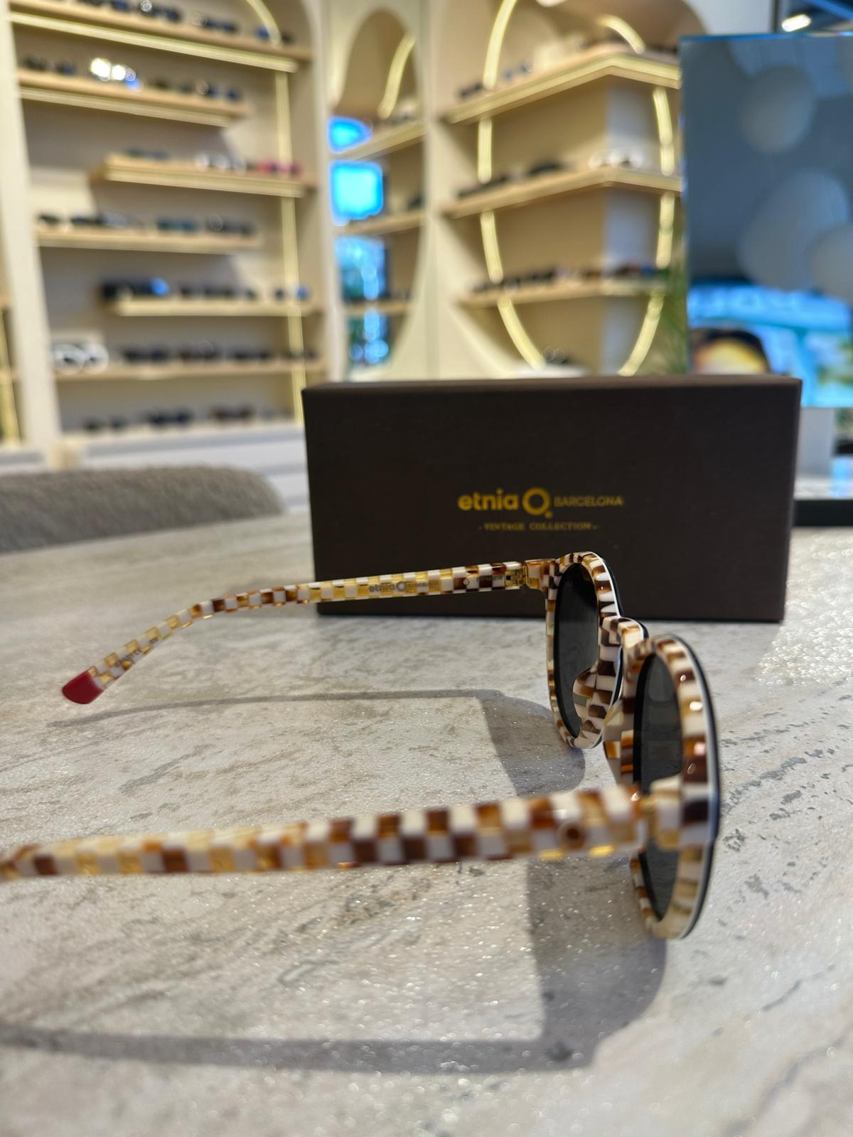 Etnia Barcelona AVINYON 3 BKHC – Sanatsal Detaylarla Özgün Vintage Gözlük
