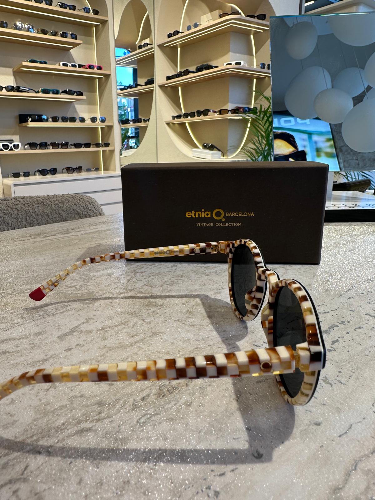 Etnia Barcelona AVINYON 3 BKHC – Sanatsal Detaylarla Özgün Vintage Gözlük