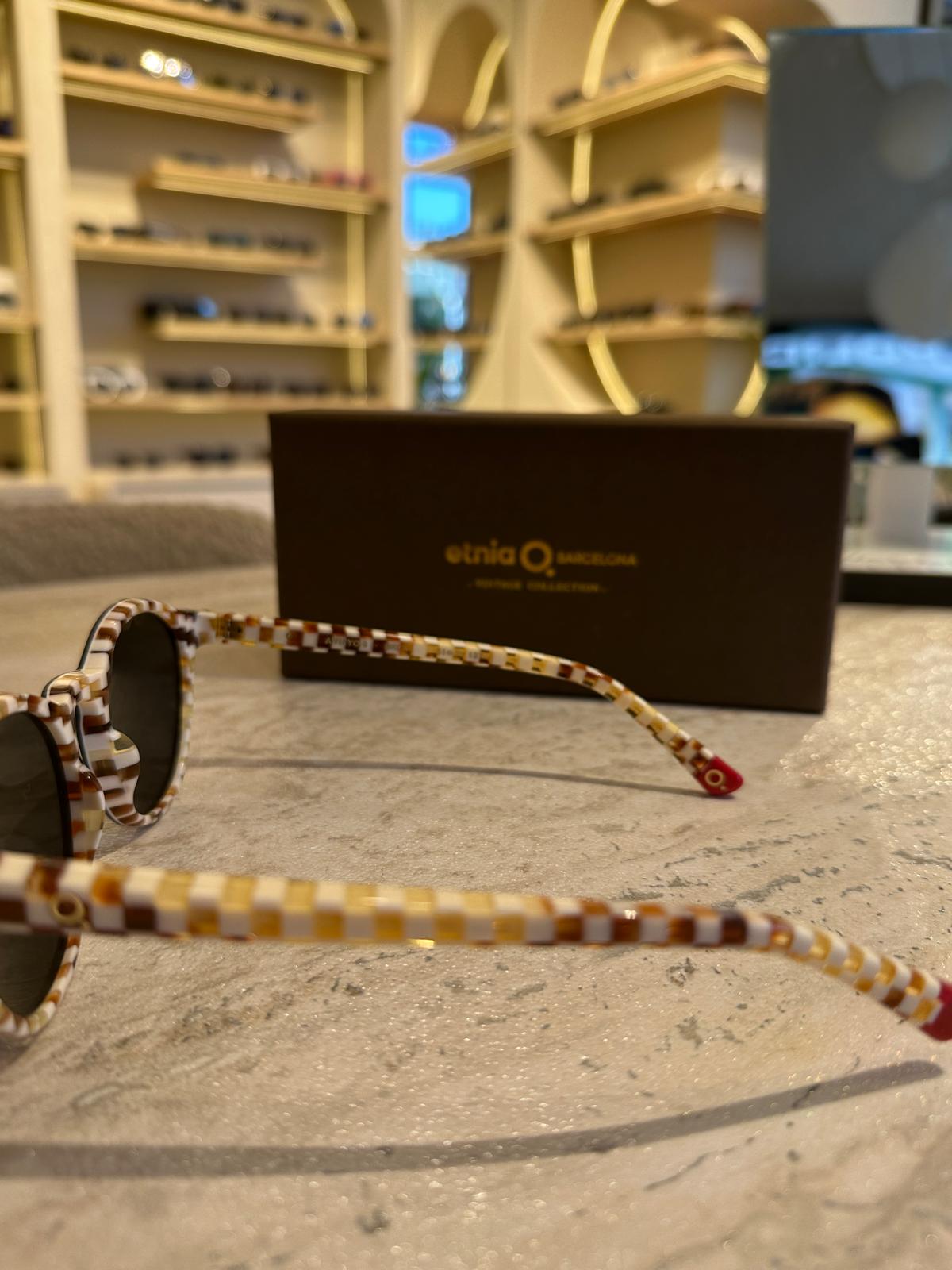 Etnia Barcelona AVINYON 3 BKHC – Sanatsal Detaylarla Özgün Vintage Gözlük