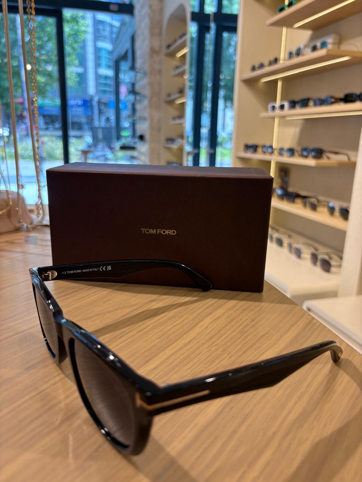 Tom Ford Kendel TF1076 01B – Lüks Siyah Güneş Gözlüğü | Pelin Canlı Optik