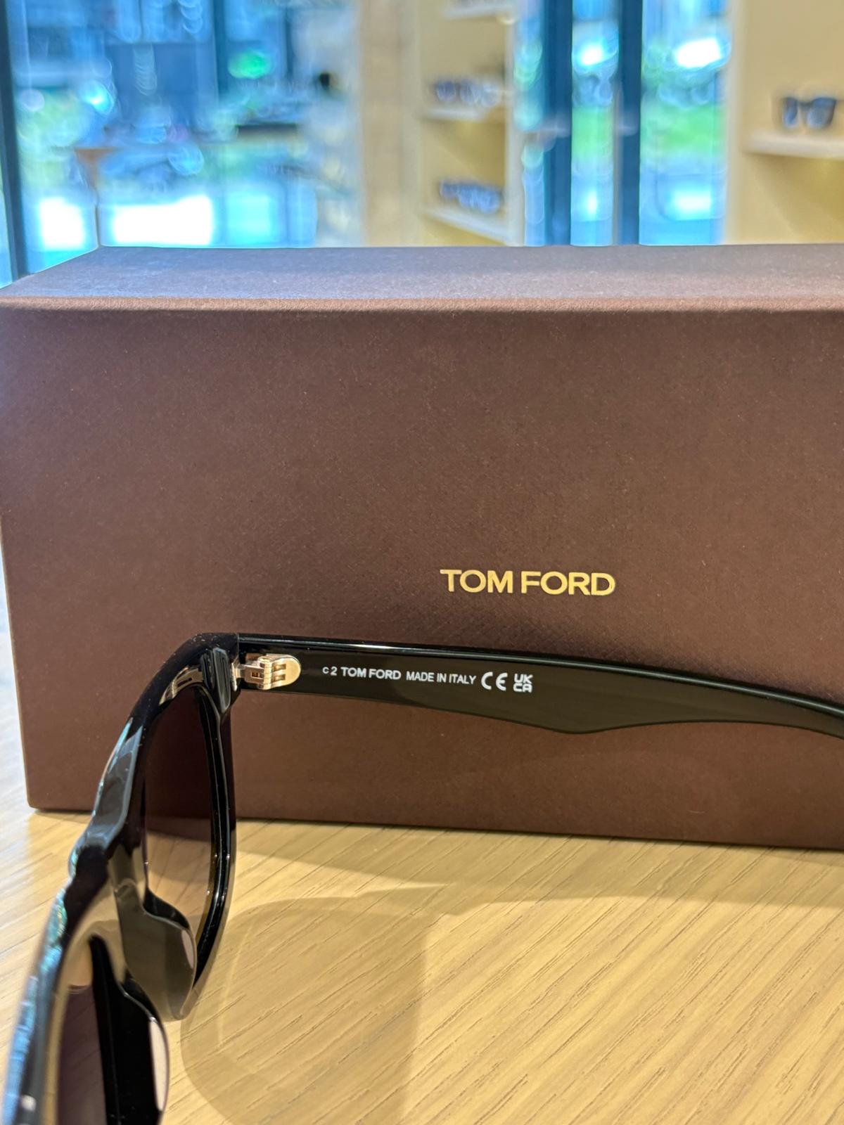 Tom Ford Kendel TF1076 01B – Lüks Siyah Güneş Gözlüğü | Pelin Canlı Optik