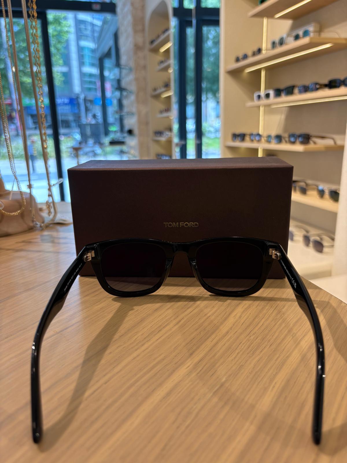 Tom Ford Kendel TF1076 01B – Lüks Siyah Güneş Gözlüğü | Pelin Canlı Optik