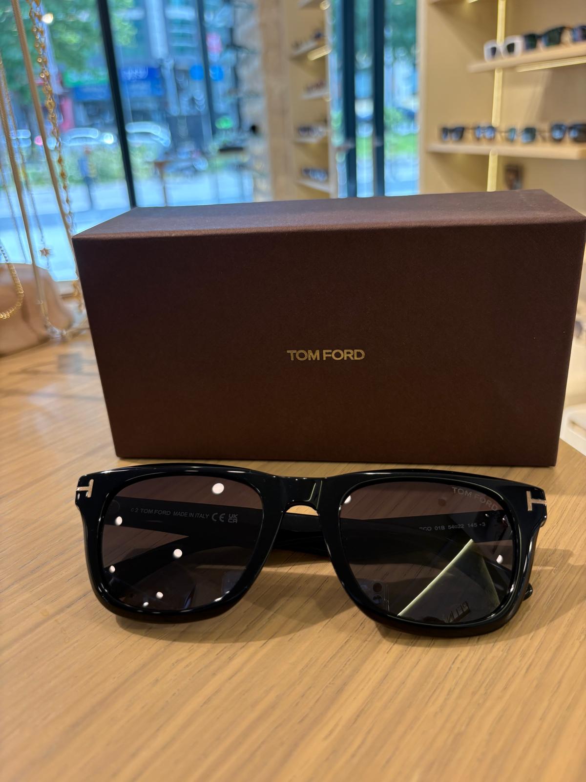 Tom Ford Kendel TF1076 01B – Lüks Siyah Güneş Gözlüğü | Pelin Canlı Optik