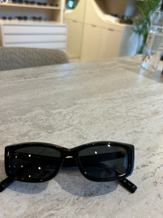 Saint Laurent SL658 001 – Mat Siyah Dikdörtgen Güneş Gözlüğü (54-17-145)