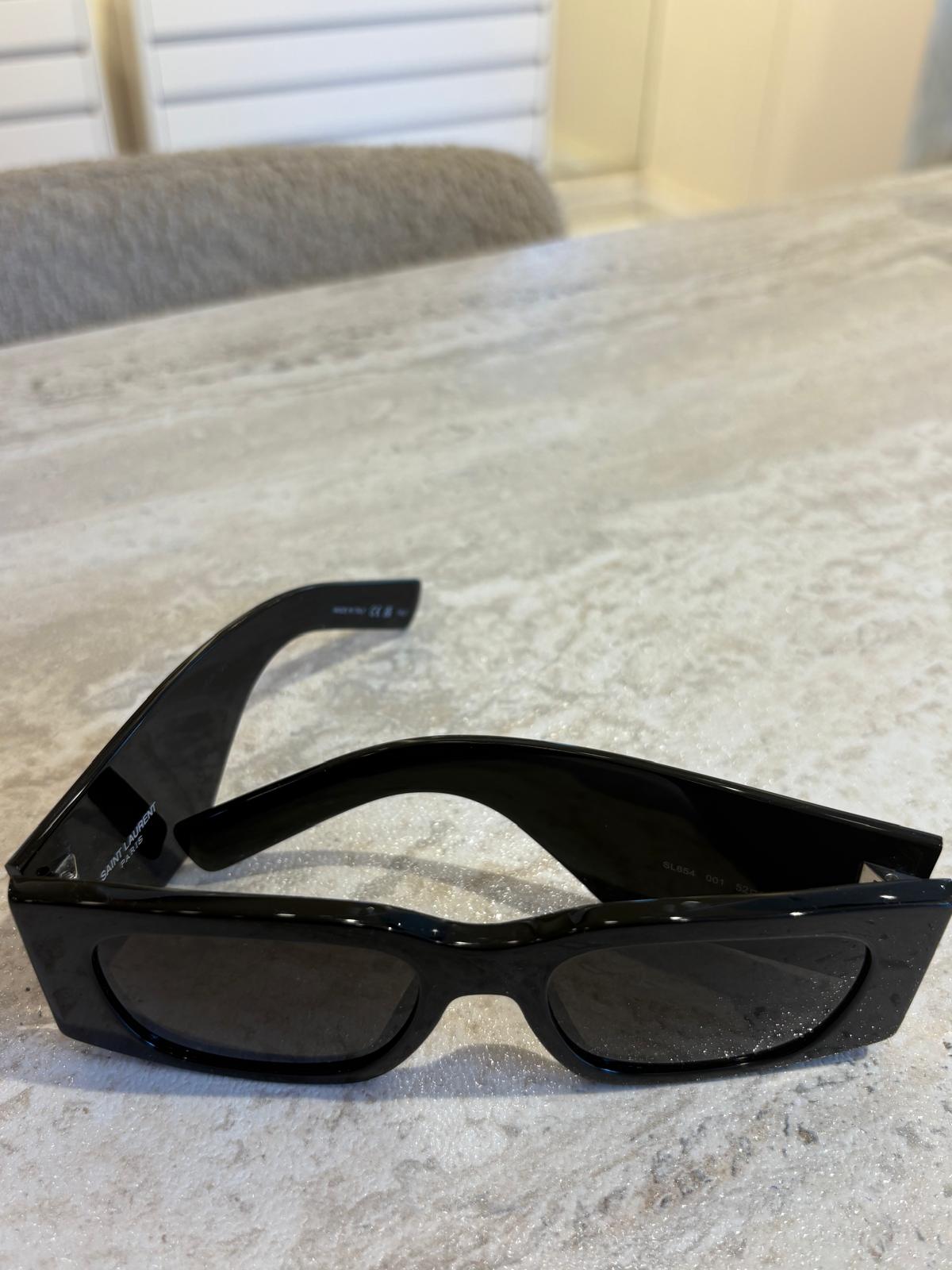 Saint Laurent SL654 001 – Mat Siyah Dikdörtgen Güneş Gözlüğü (52-18-135)