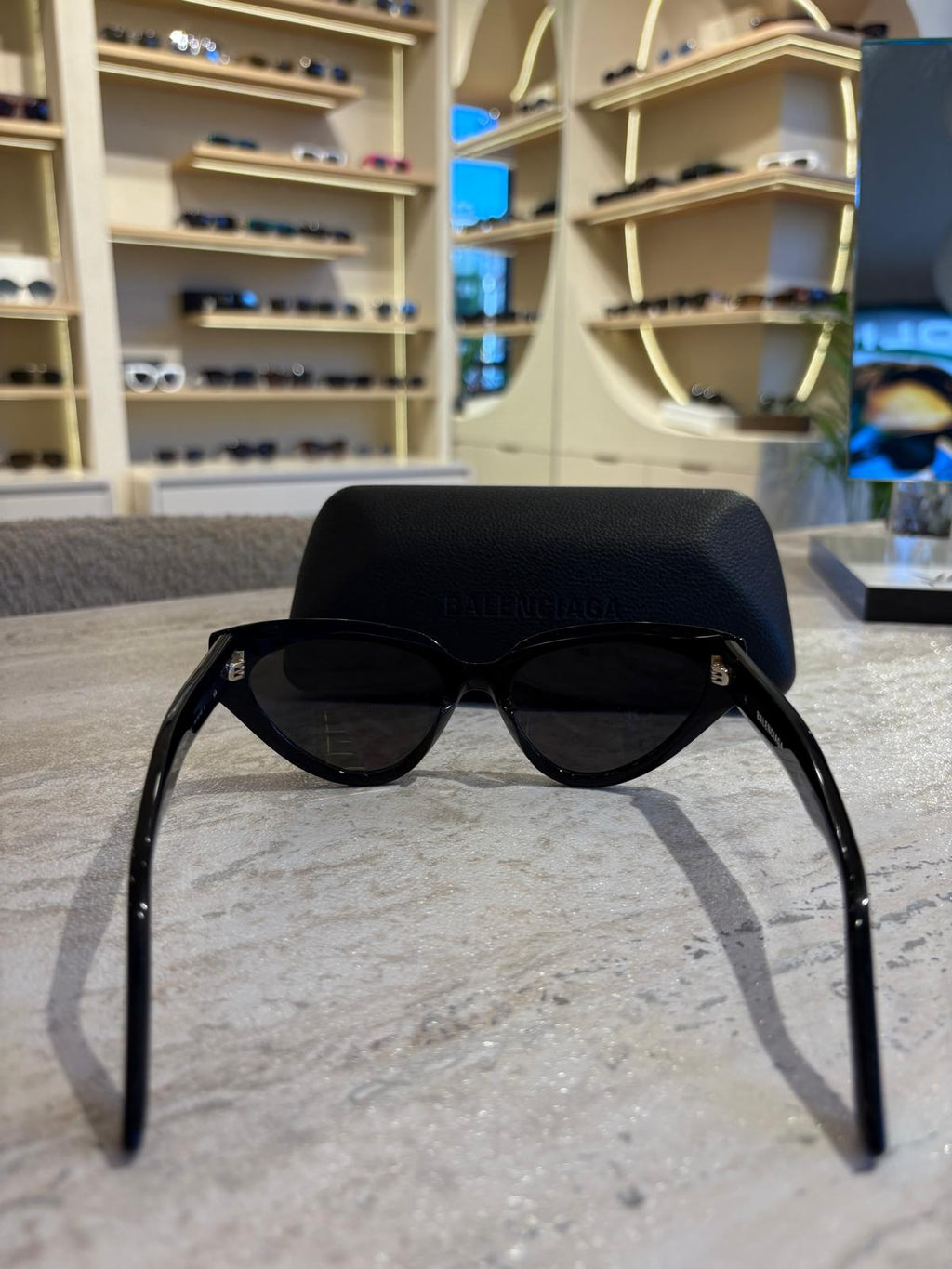 Balenciaga BB0270 S – İtalyan Zarafetiyle İkonik Kedi Gözü Güneş Gözlüğü