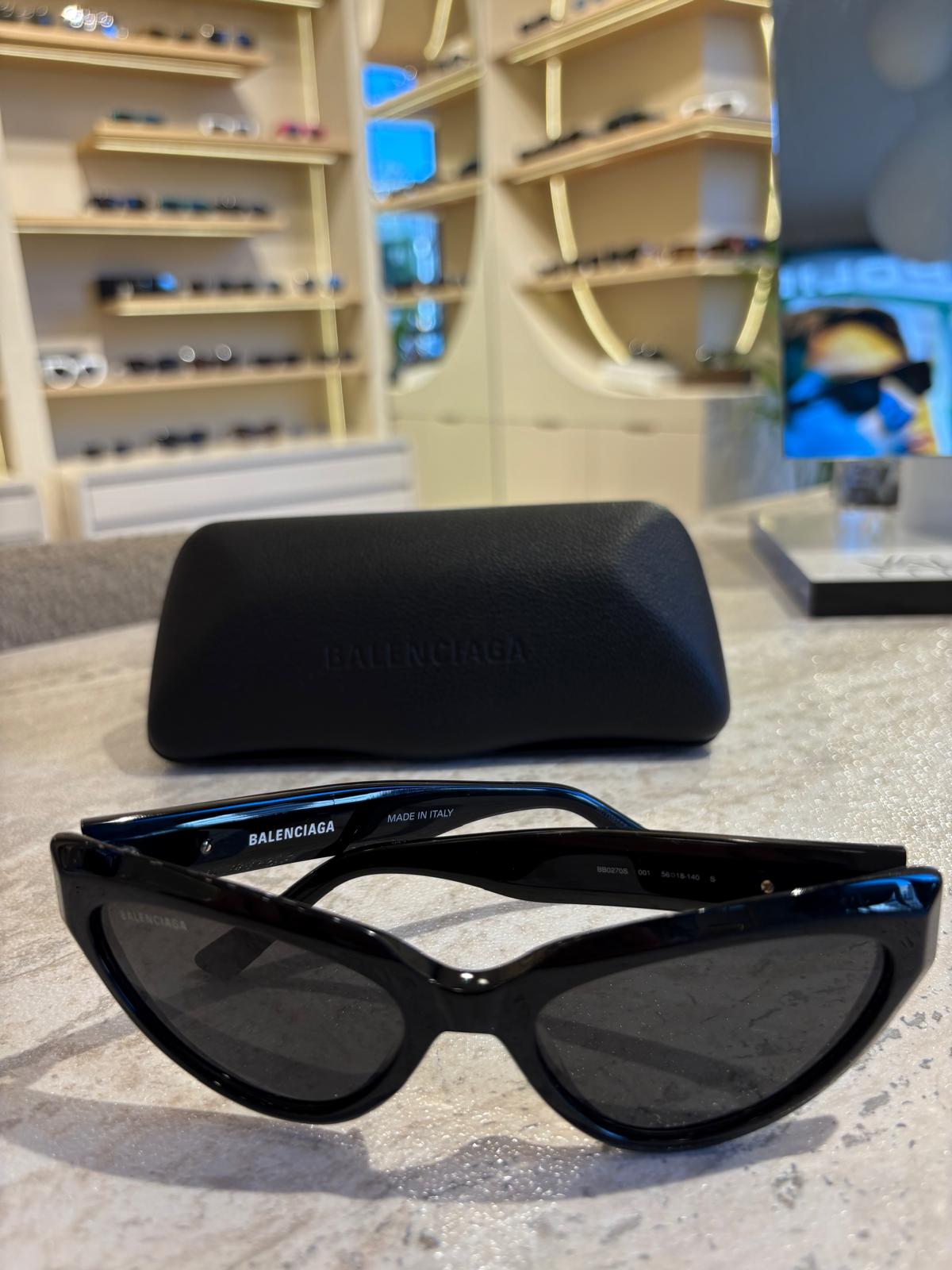 Balenciaga BB0262SA 001 – Maksimum Logo, Maksimum Etki