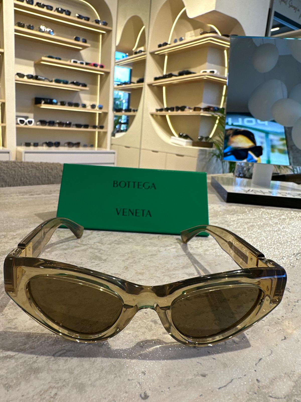 Bottega Veneta BV1142 003 – Retro Cesaret, Transparan Zarafetle Buluşuyor