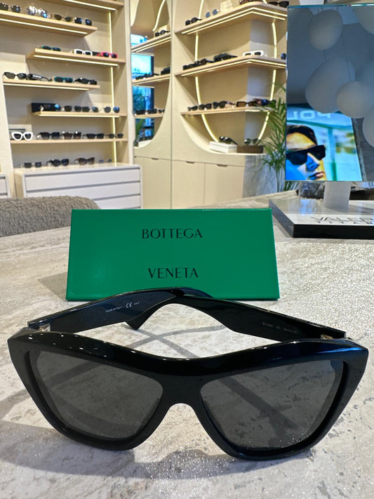 Bottega Veneta BV1092S 001 – Maksimum Koruma, İkonik Minimalizm